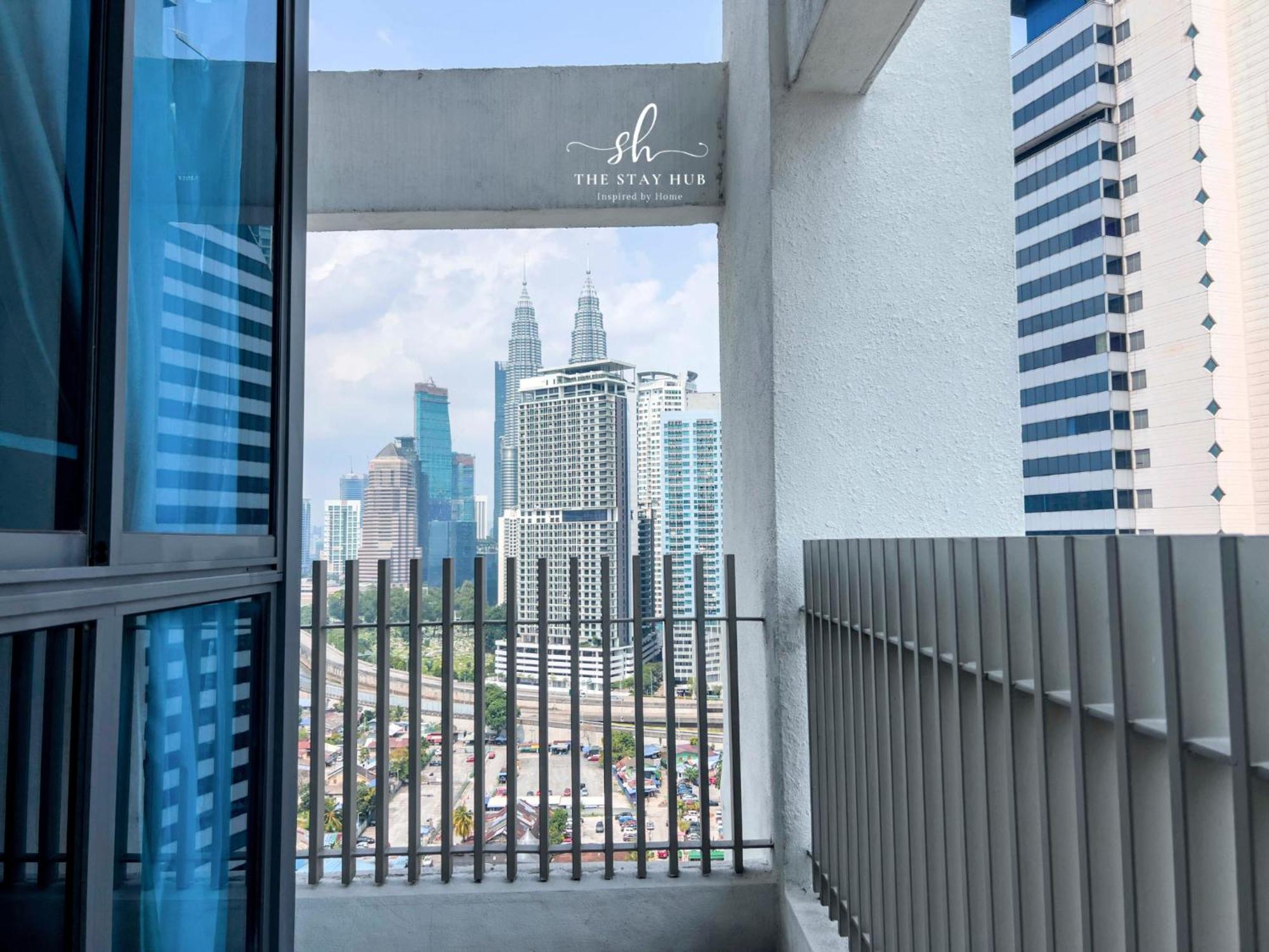The Luxe Klcc View Sky Pool Apartment Kuala Lumpur