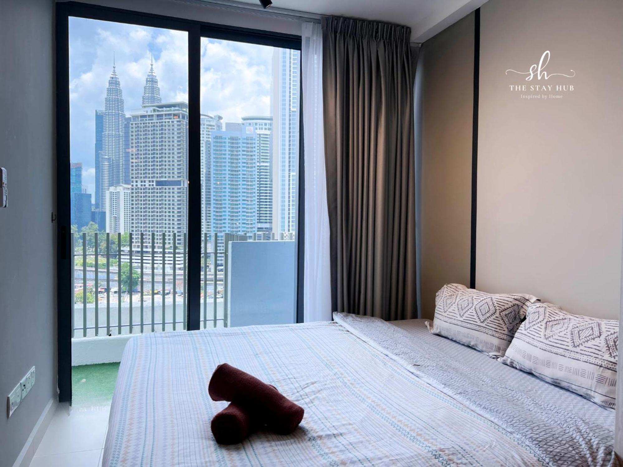 The Luxe Klcc View Sky Pool Apartment Kuala Lumpur